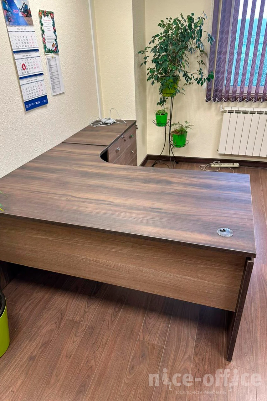 Стол эргономичный правый 1580x1180x750 (800/460) Onix фото в интерьере 1