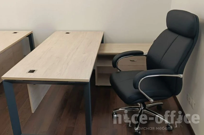 Стол для руководителя на О-образном м/к 1780x800x750 Onix Direct фото в интерьере 2